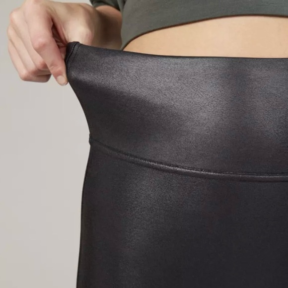 Spanx Sleek & Smooth Faux Leather High Waist Black Leggings, Size Medium - Picture 4 of 9